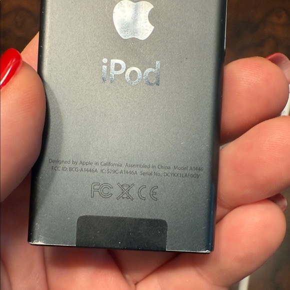 Space Gray iPod Nano 7 Generation - Picture 4 of 10